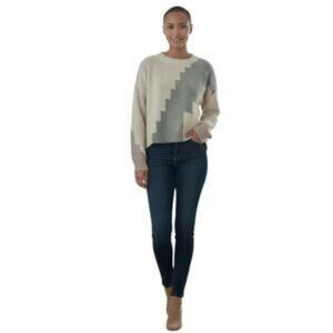 Truth Women's Cream and Gray Sweater